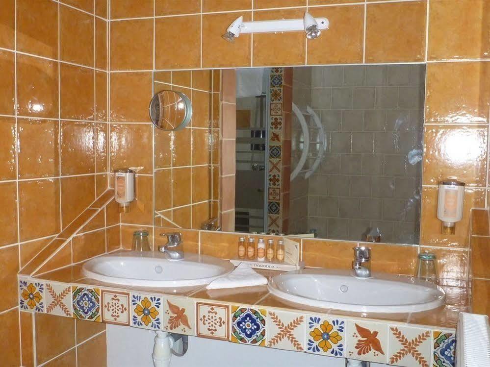 Le Mas De Gleyzes B&B de Charme Frühstückspension Lédenon